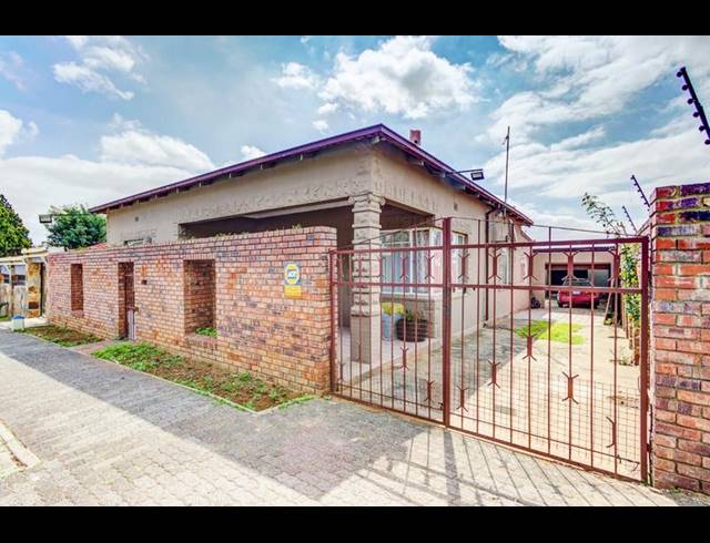 3 BEDROOM HOUSE FOR SALE IN FOREST HILL